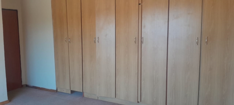 To Let 4 Bedroom Property for Rent in Southernwood Eastern Cape